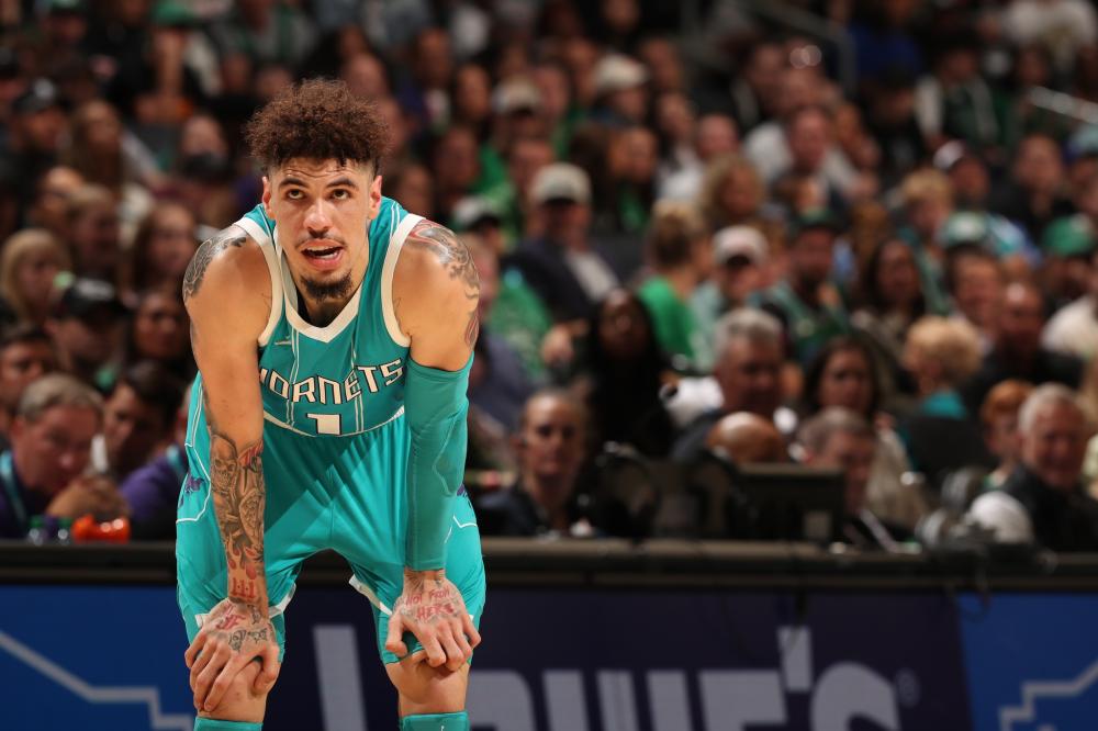 头球解围以 头球解围以